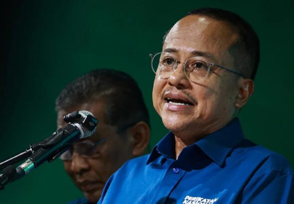 Datuk Seri Dr Ahmad Samsuri Mokhtar --fotoBERNAMA